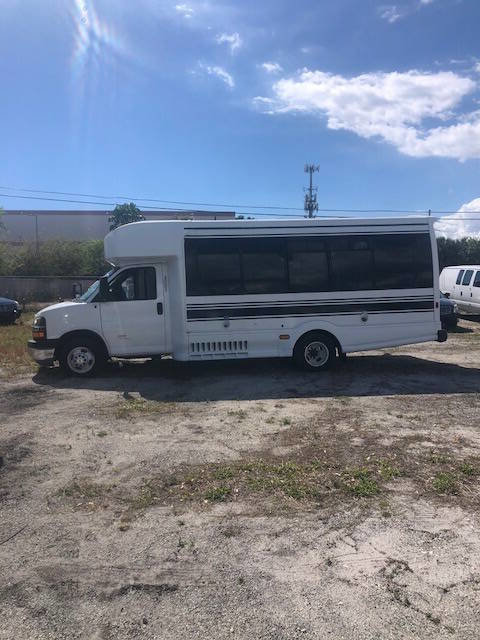 Used 2013 Chevrolet Express 4500 w/ Shuttle Bus Package RWD image 2
