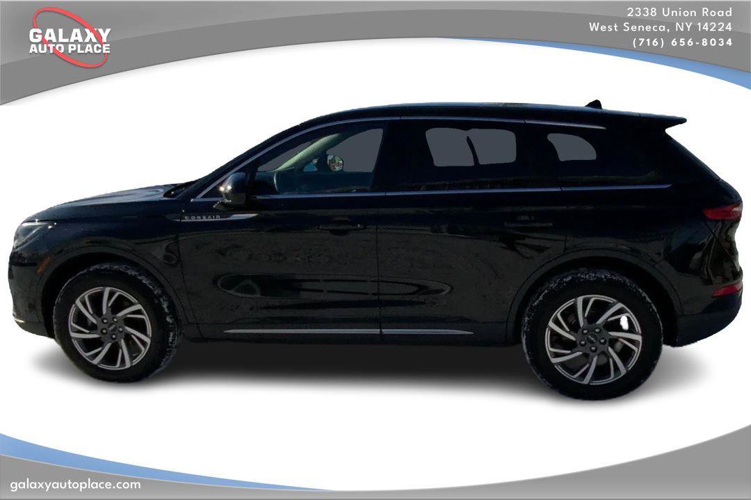 Used 2023 Lincoln Corsair AWD w/ Towing Package image 8