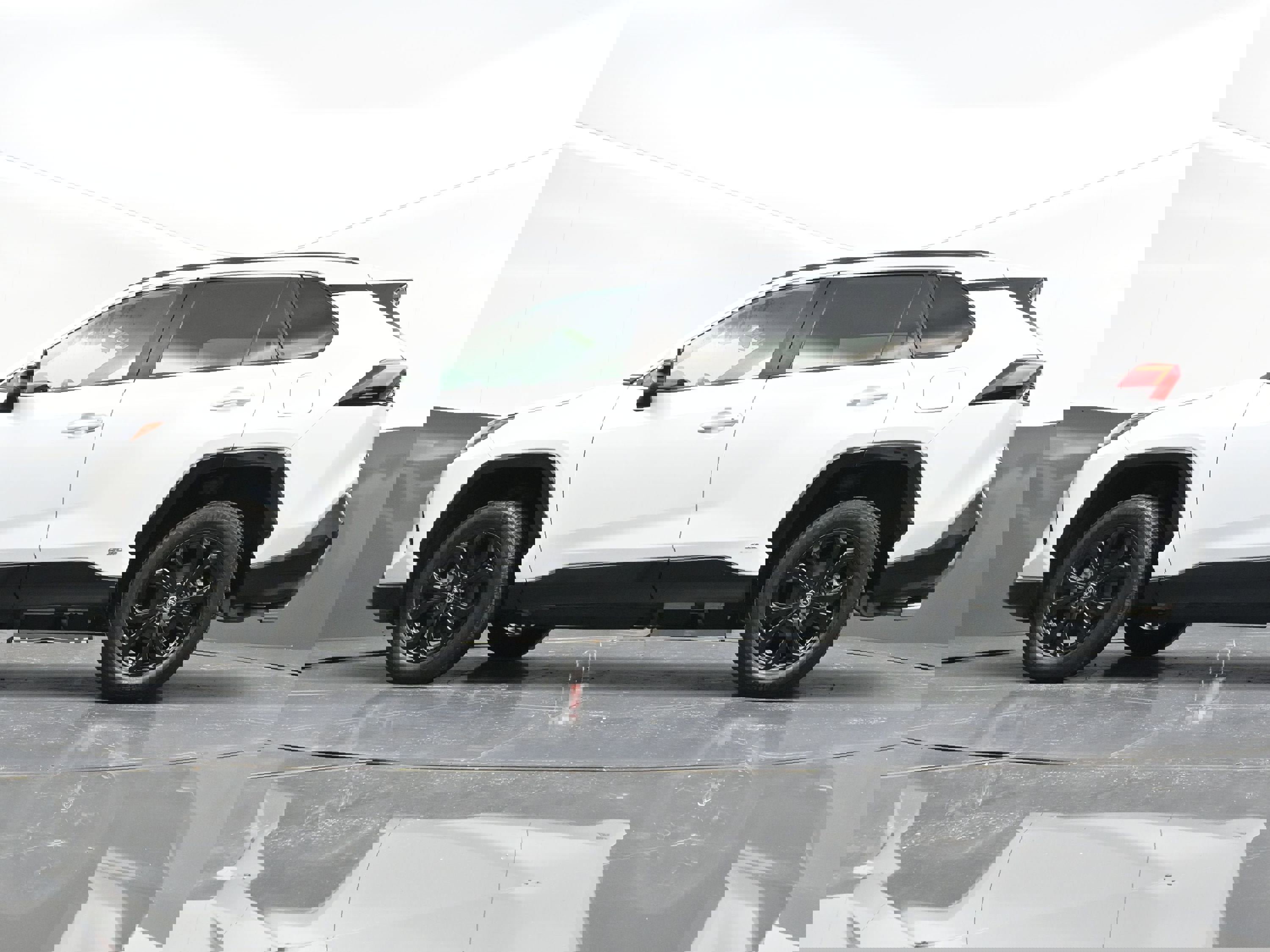 Used 2023 Toyota RAV4 SE image 39