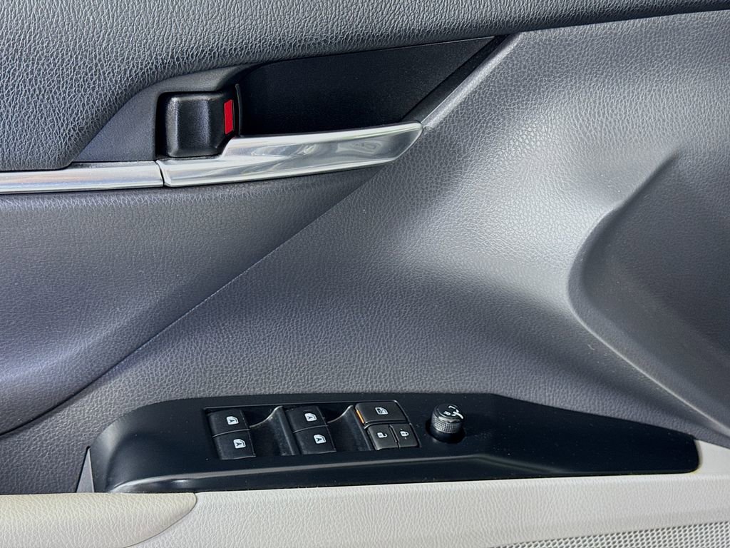 Used 2019 Toyota Camry LE FWD image 11