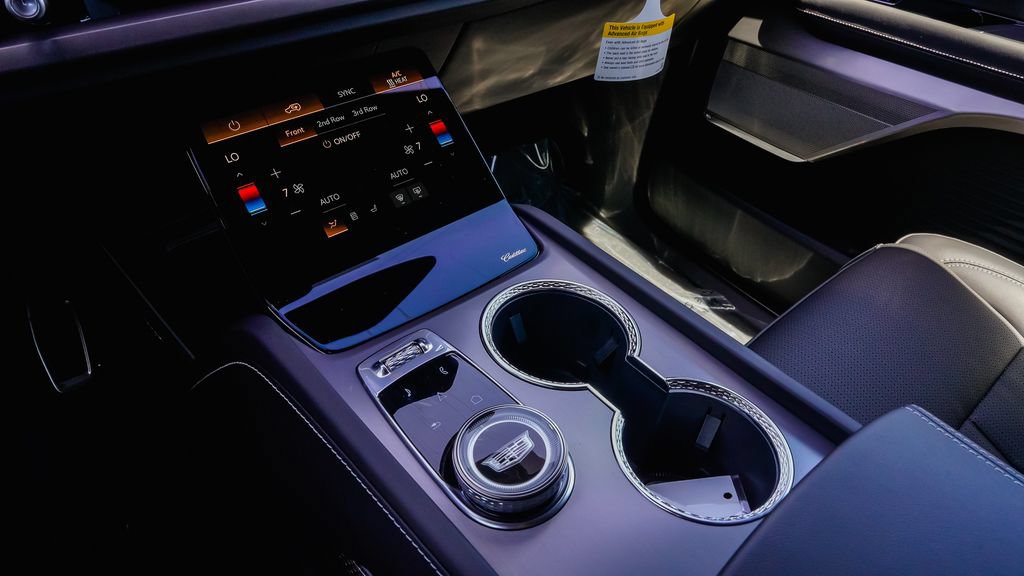 New 2027 Cadillac Vistiq Sport w/ LPO, Floor Liner Package AWD/4WD image 15