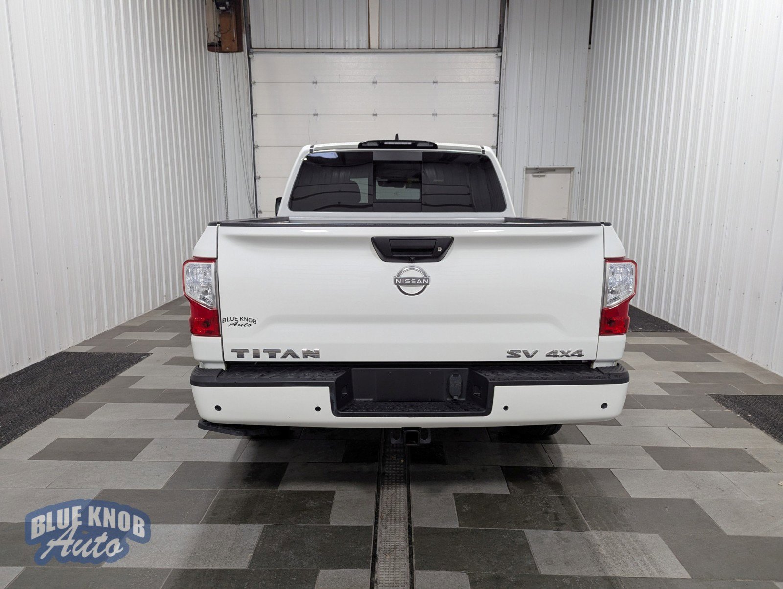 Used 2024 Nissan Titan SV w/ SV Convenience Package image 4