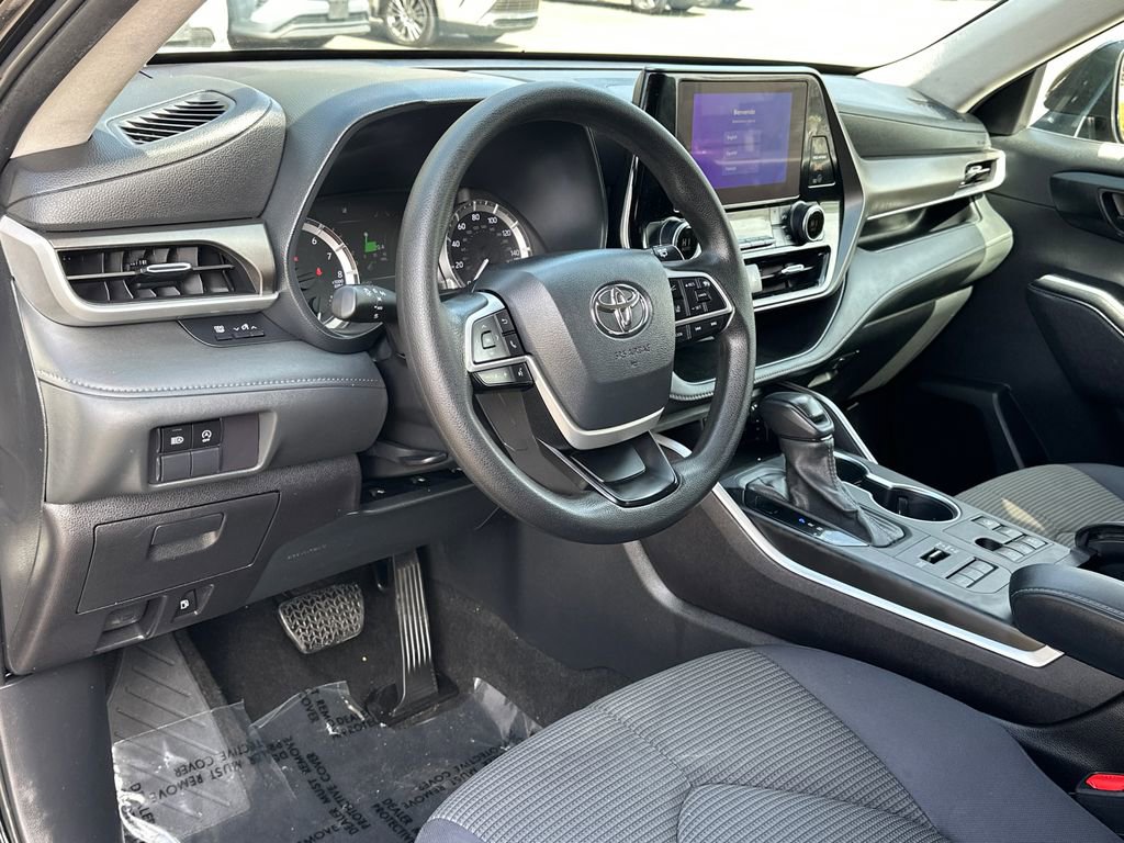 Used 2023 Toyota Highlander L image 18