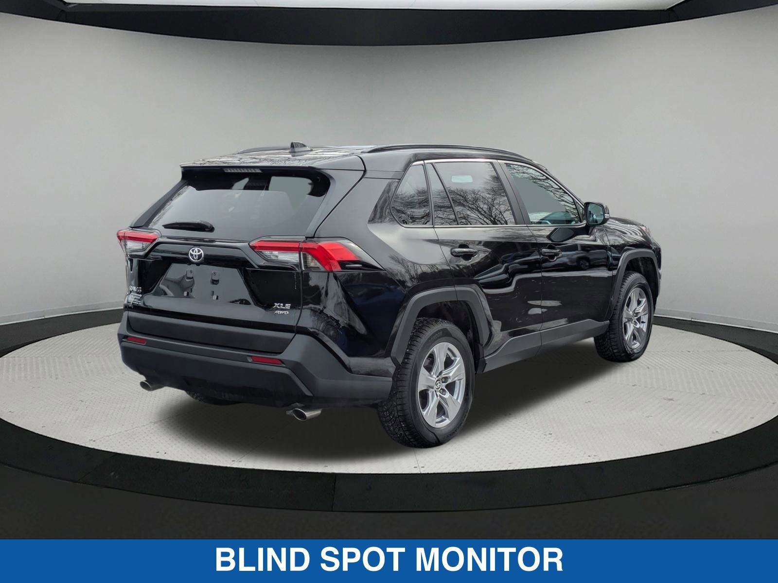 Used 2024 Toyota RAV4 XLE w/ Convenience Package image 4