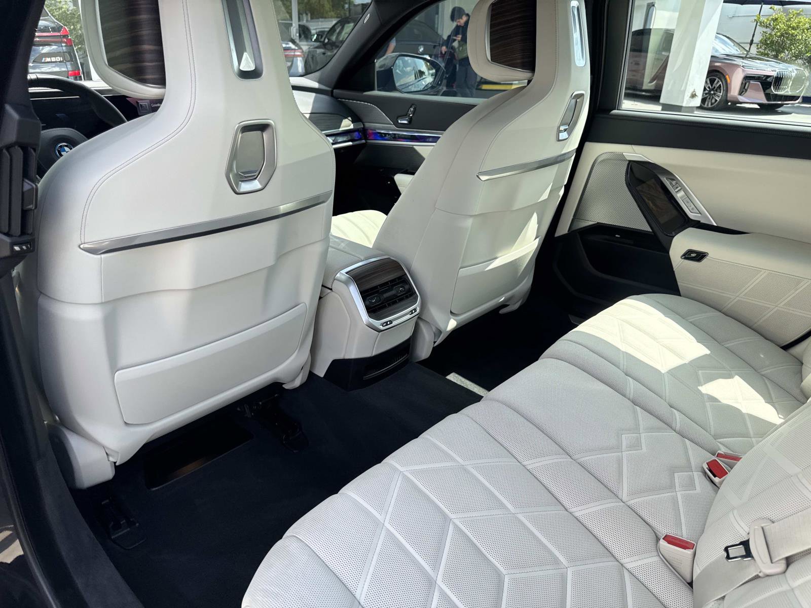 Used 2025 BMW i7 eDrive50 w/ M Sport Package RWD image 10
