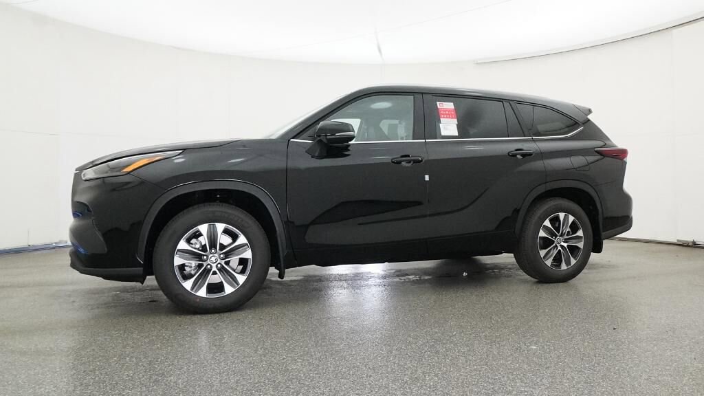 New 2026 Toyota Highlander XLE image 18