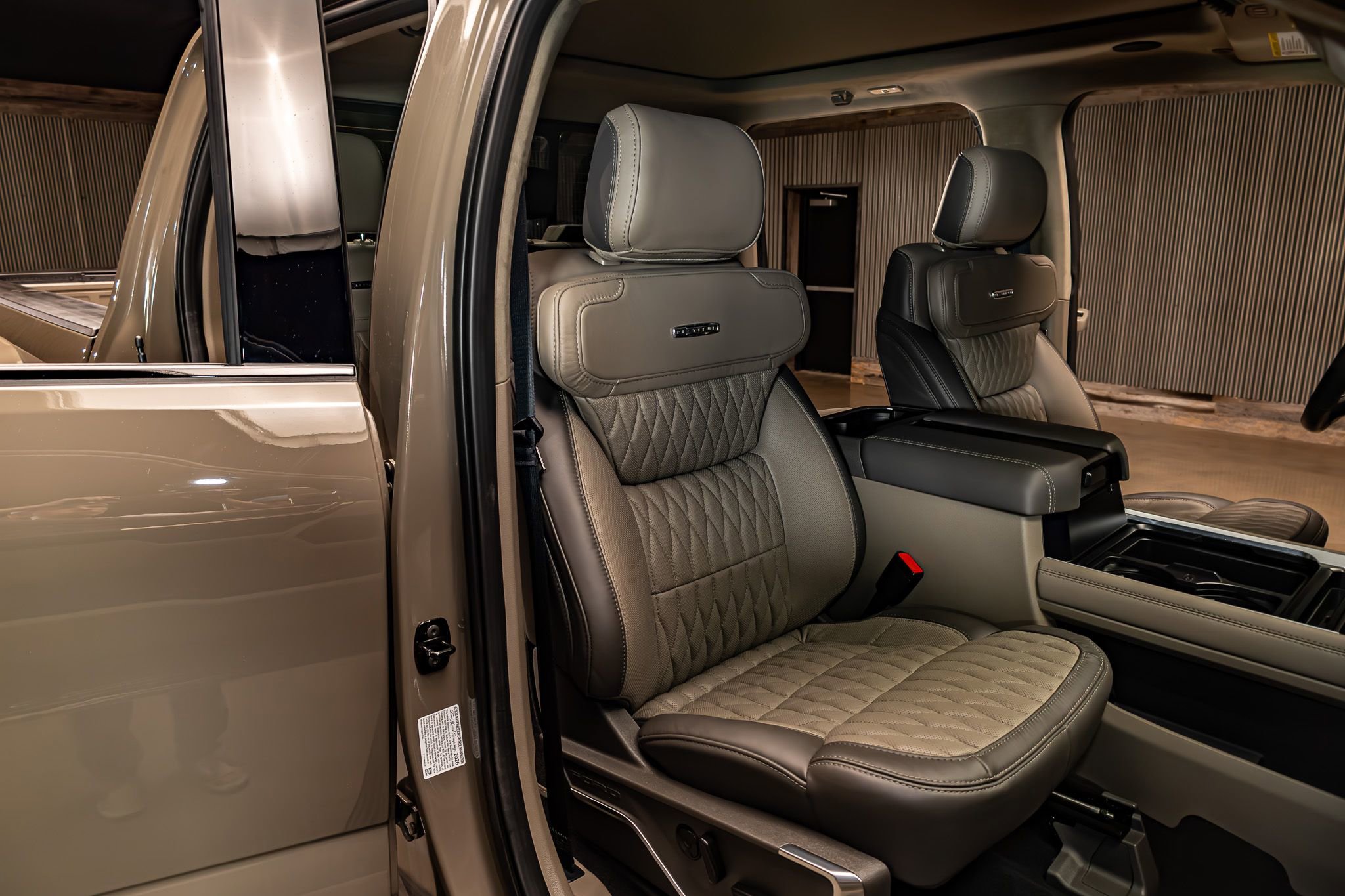 Used 2026 Ford F450 Platinum w/ Platinum Plus Package AWD/4WD image 31