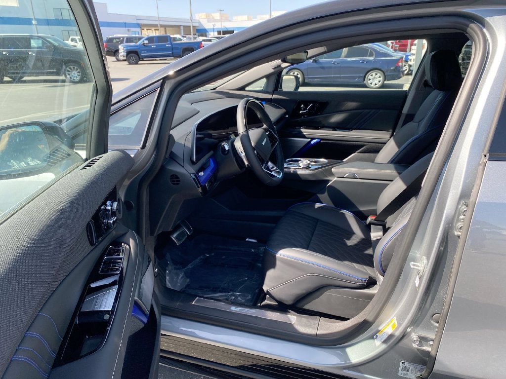 New 2026 Cadillac Optiq V w/ LPO, Floor Liner Package AWD/4WD image 31