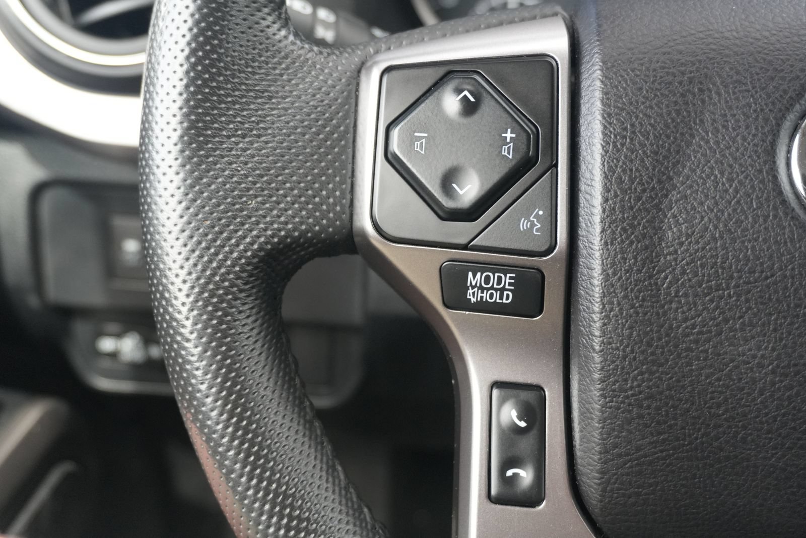 Used 2021 Toyota Tacoma SR5 AWD/4WD image 27
