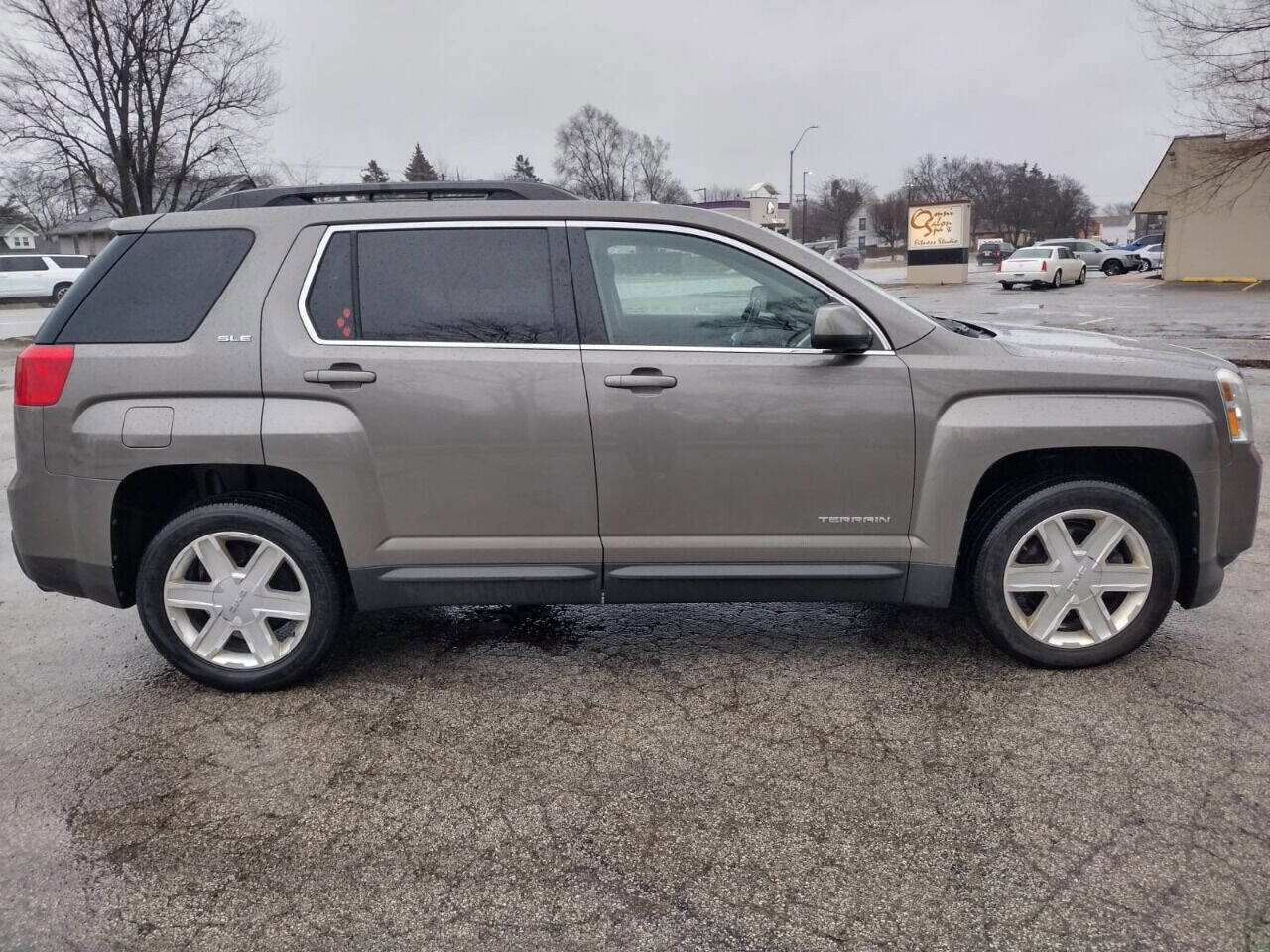 Used 2010 GMC Terrain SLE w/ Convenience Package image 3