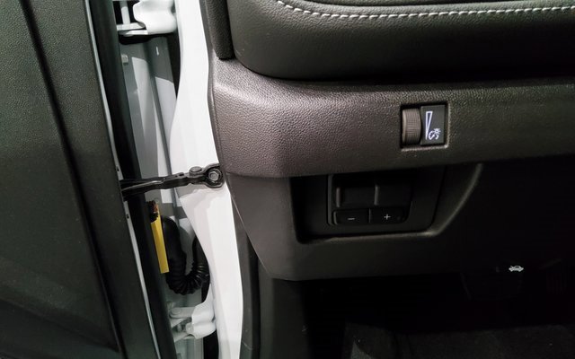 Used 2024 Chevrolet Colorado LT w/ LT Convenience Package III image 25