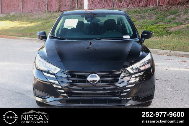 Used 2025 Nissan Versa SV FWD image 2