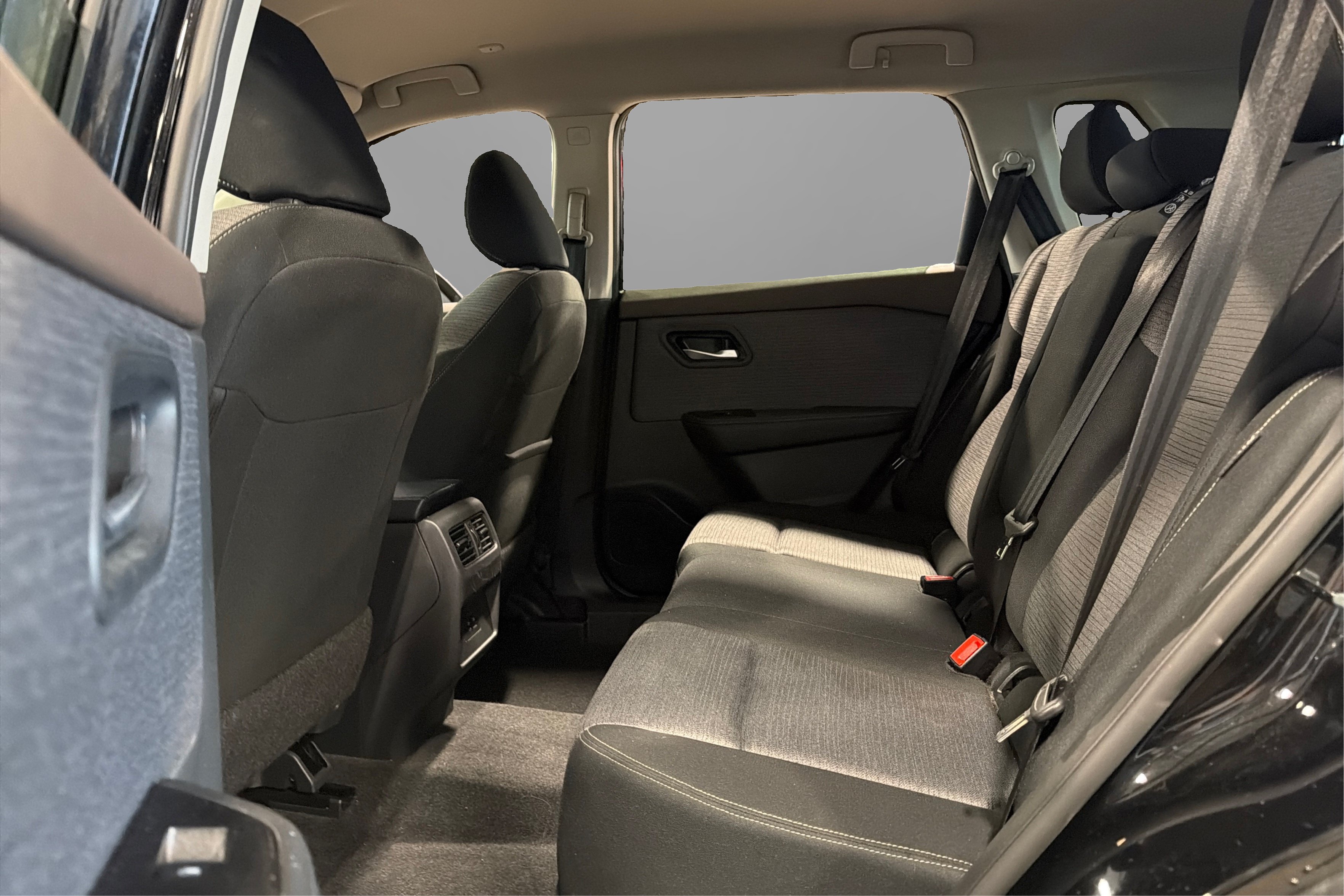 Used 2023 Nissan Rogue SV AWD/4WD image 34