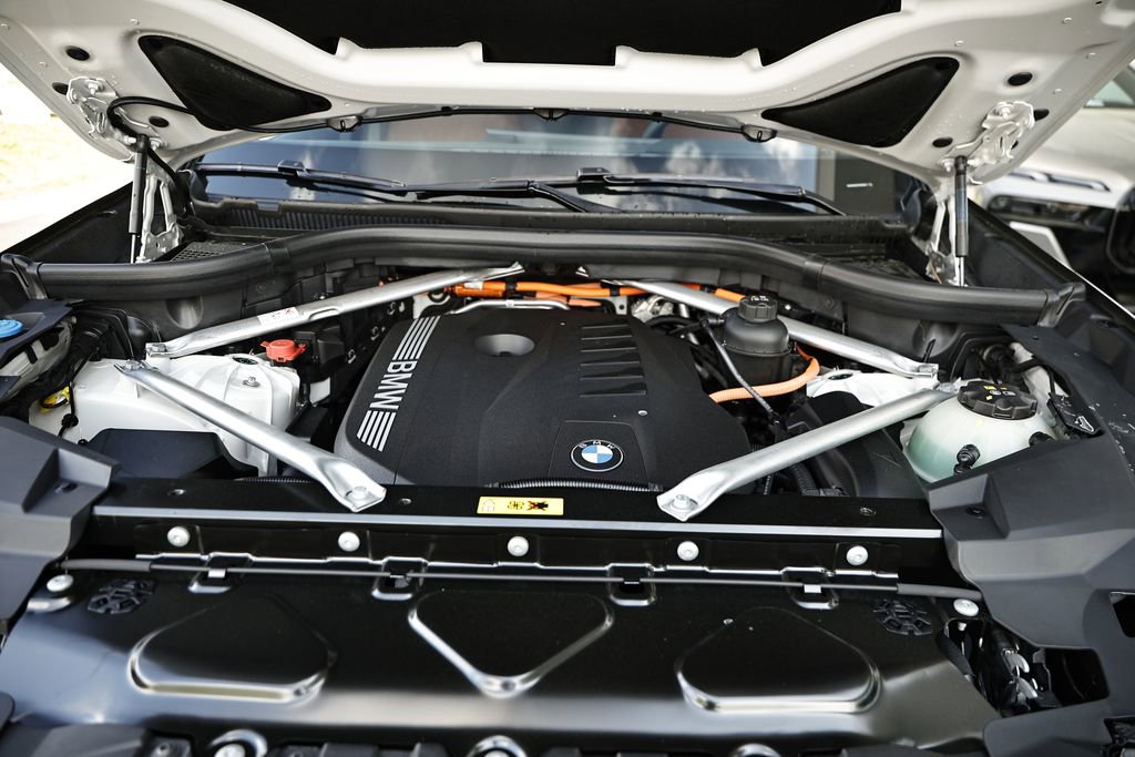 New 2026 BMW X5 xDrive50e w/ M Sport Package image 33