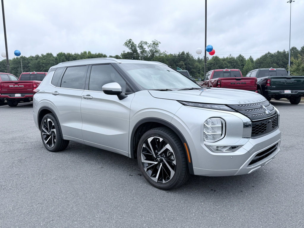 Used 2024 Mitsubishi Outlander SEL FWD image 3