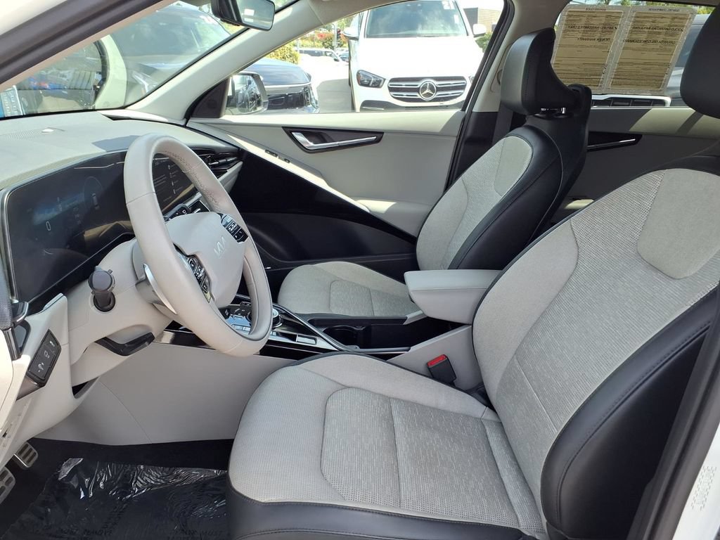 Certified 2023 Kia Niro Wave FWD image 6