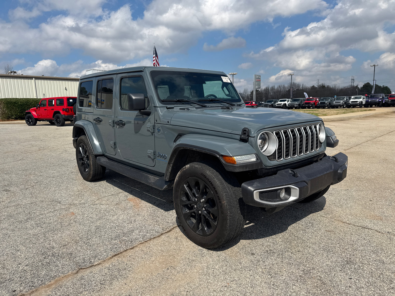 Used 2025 Jeep Wrangler Sahara image 3