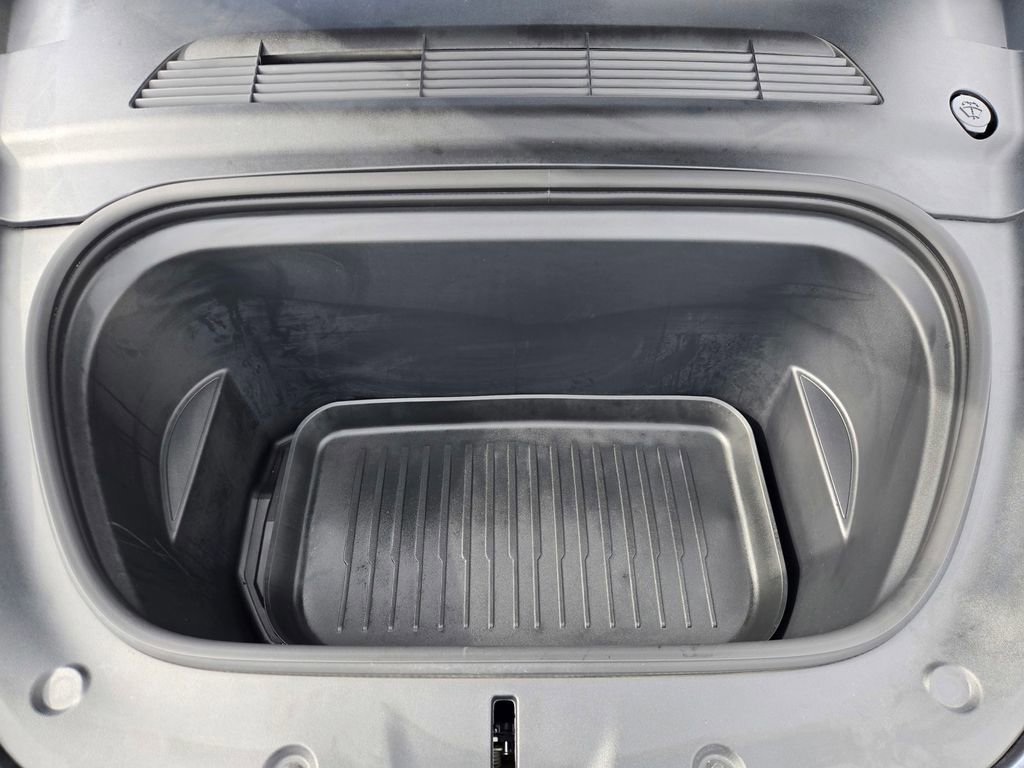Used 2023 Tesla Model Y Long Range image 27