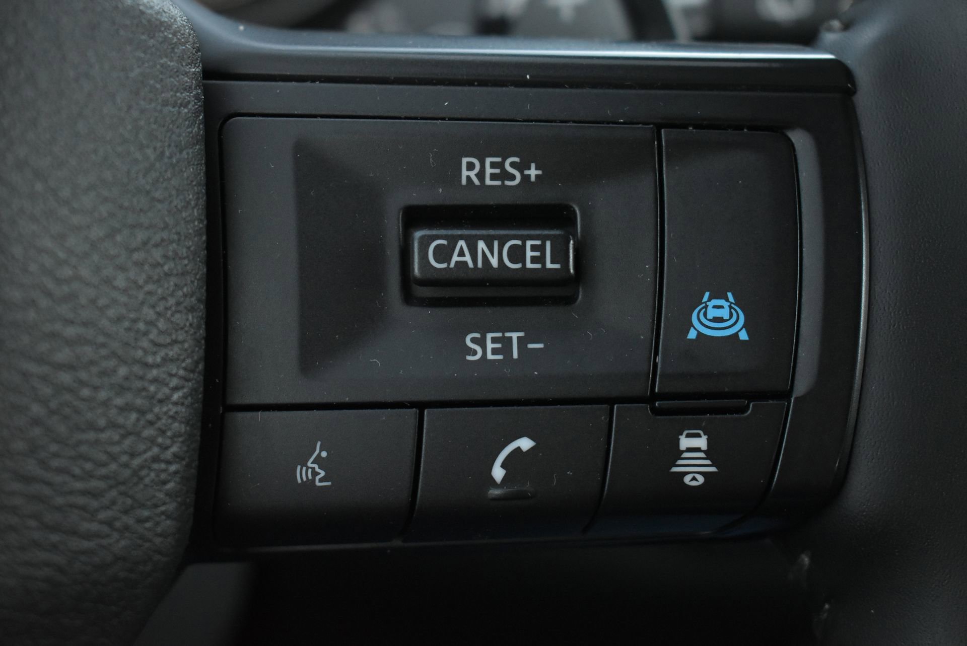 Used 2025 Nissan Rogue SV AWD/4WD image 21