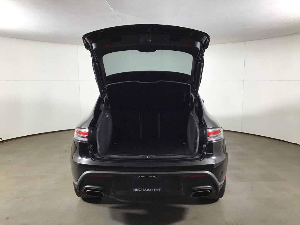 Certified 2023 Porsche Macan Turbo AWD/4WD image 18