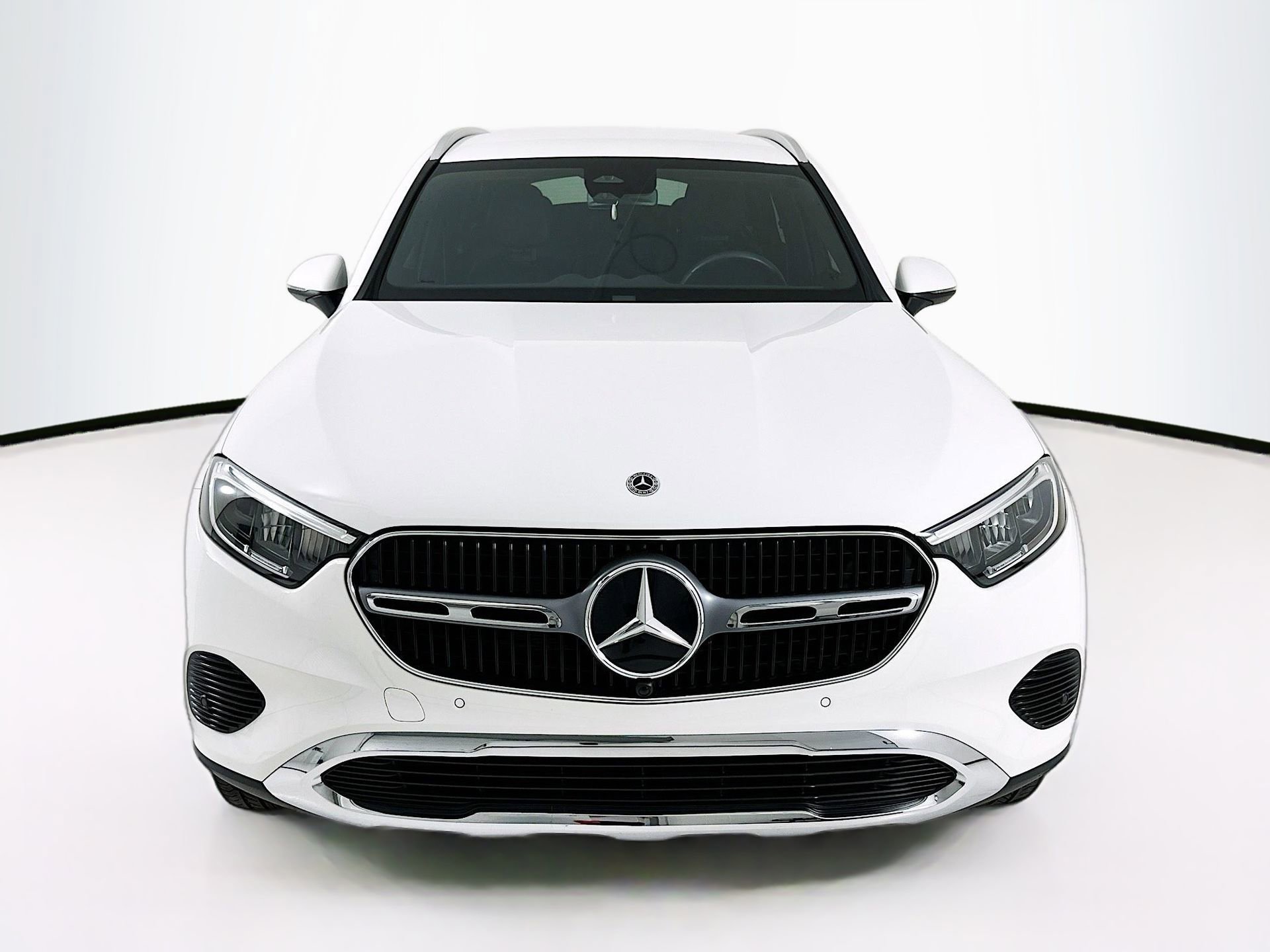 Used 2024 Mercedes-Benz GLC 300 image 2