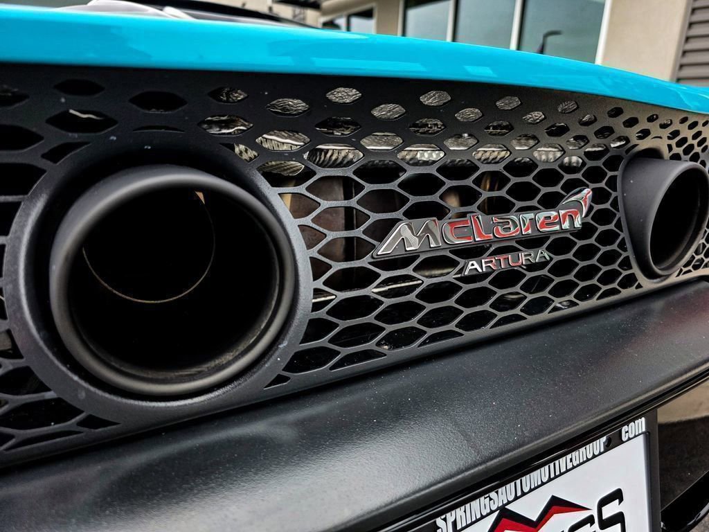 Used 2025 McLaren Artura Spider image 15