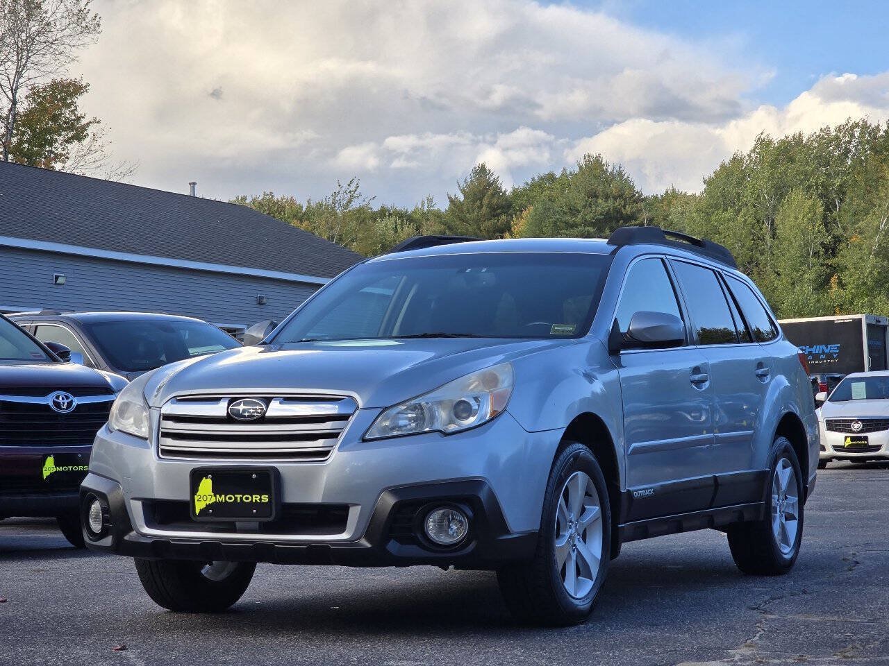 Used 2014 Subaru Outback 2.5i Limited w/ Moonroof Package AWD/4WD image 3