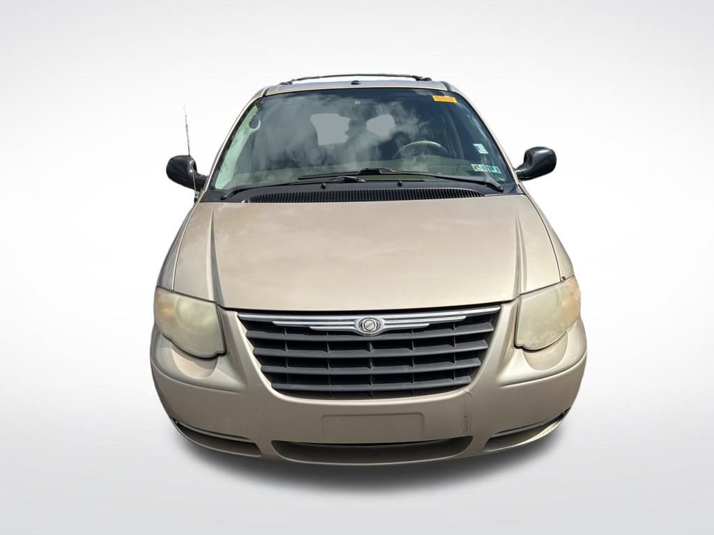 Used 2006 Chrysler Town & Country Touring image 3