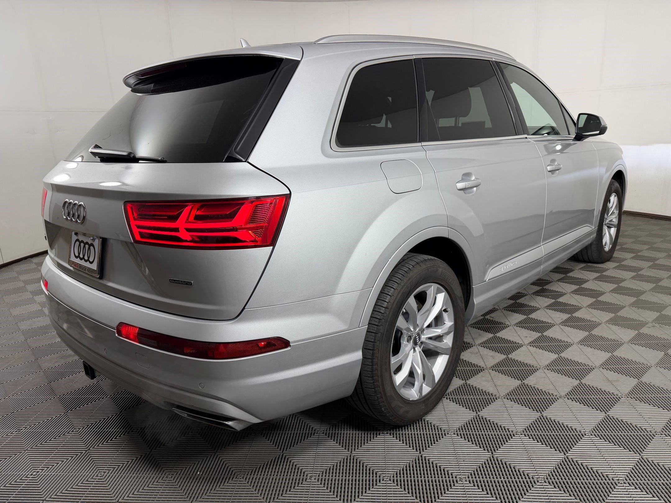 Used 2017 Audi Q7 2.0T Premium Plus w/ Premium Plus Package AWD/4WD image 9