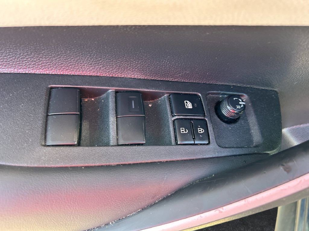 Used 2025 Toyota Corolla SE FWD image 12