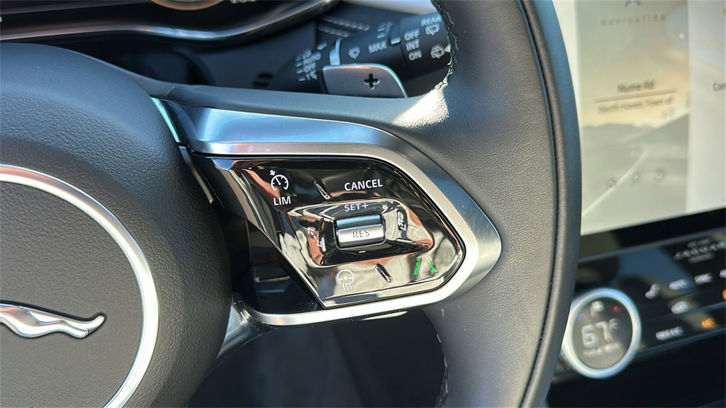 Certified 2025 Jaguar F-PACE R-Dynamic S image 13