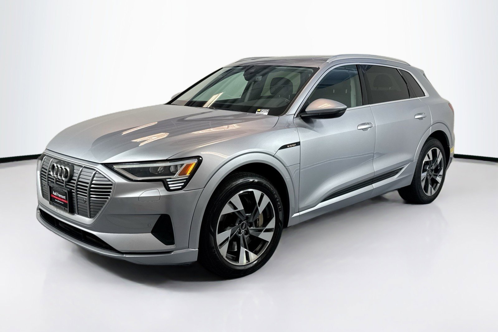 Used 2022 Audi e-tron Premium image 1