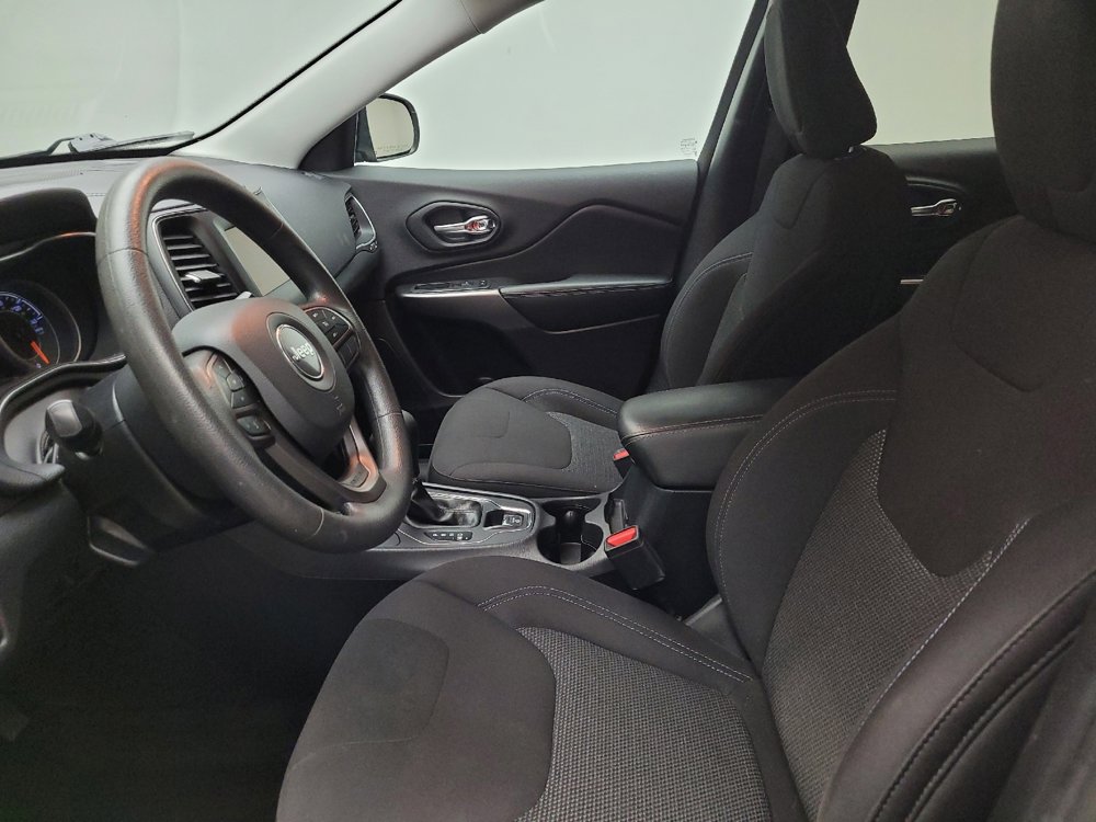 Used 2019 Jeep Cherokee Latitude w/ Popular Appearance Group AWD/4WD image 17