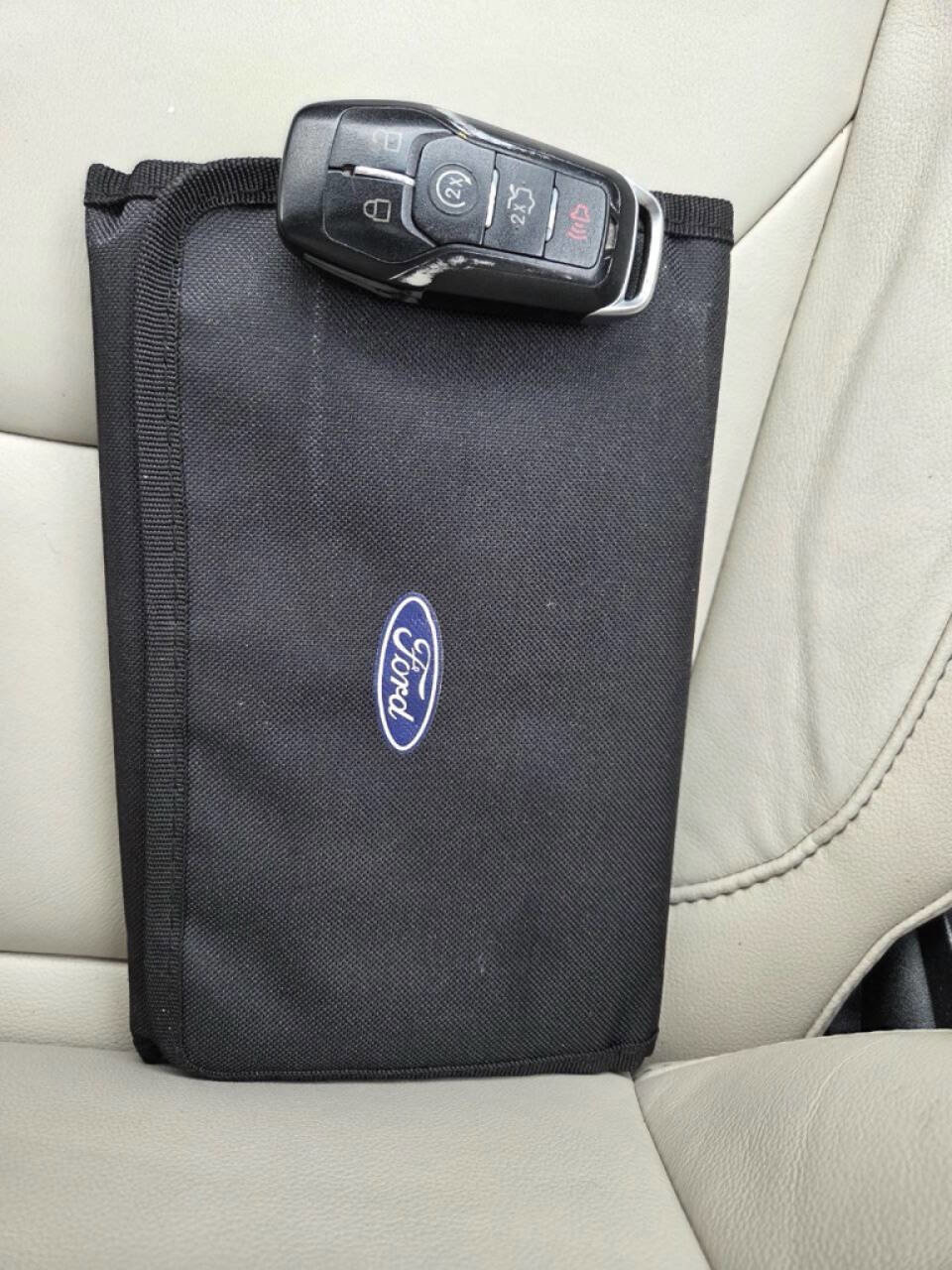 Used 2016 Ford Edge Titanium w/ Technology Package image 37