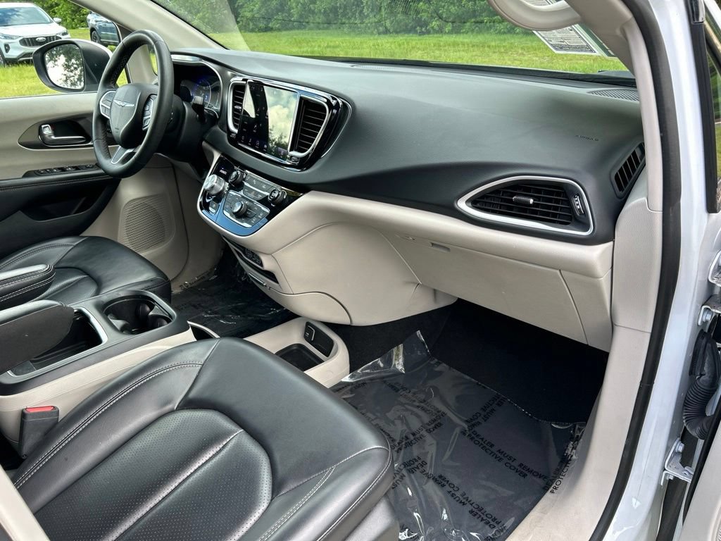 Used 2023 Chrysler Pacifica Touring-L FWD image 40