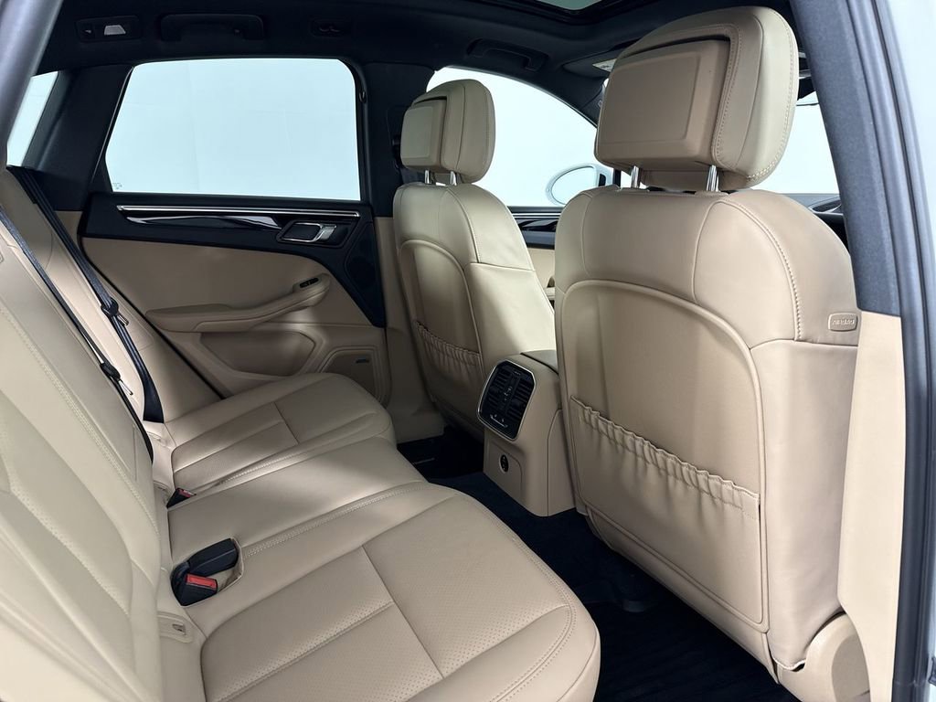 Certified 2025 Porsche Macan image 25