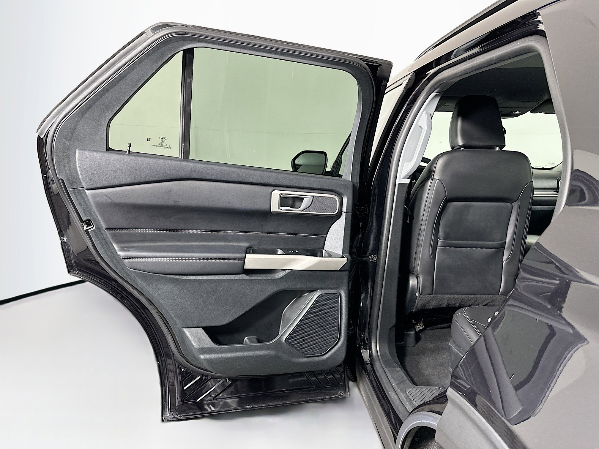 Used 2024 Ford Explorer XLT w/ Equipment Group 202A image 25