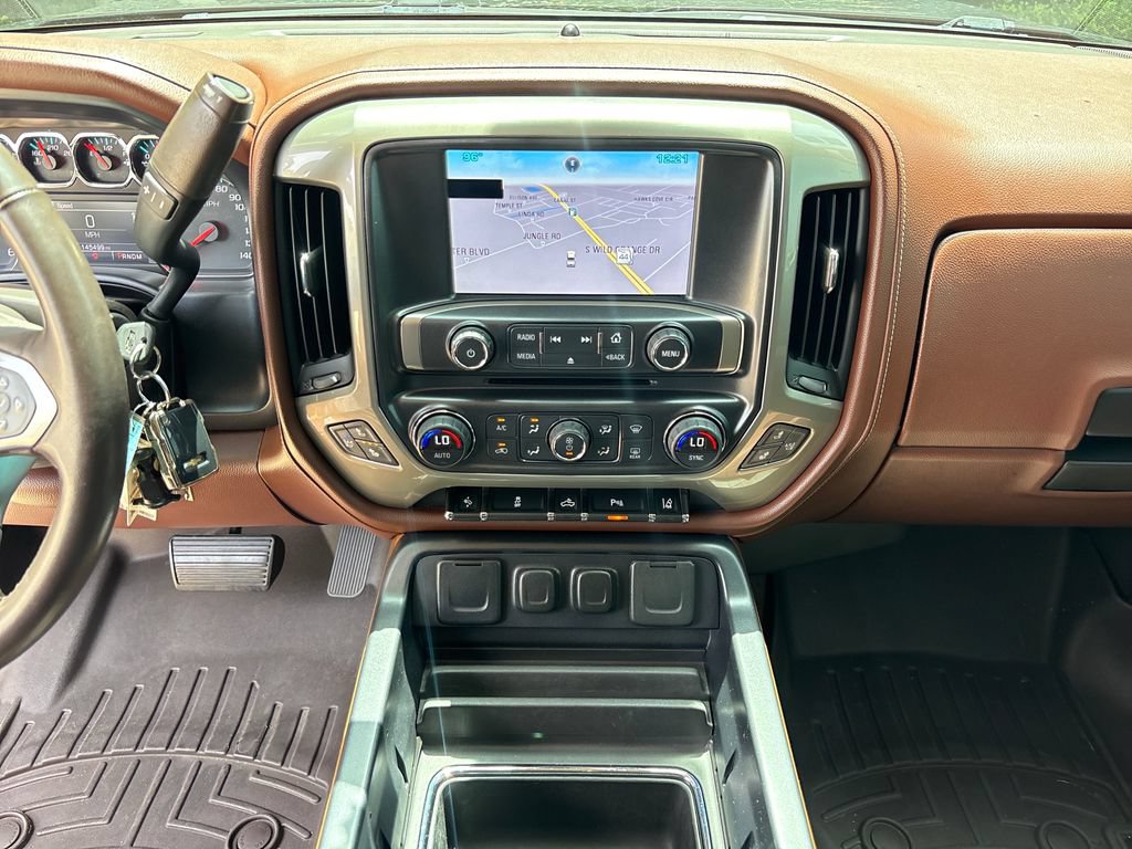 Used 2015 Chevrolet Silverado 1500 High Country w/ High Country Premium Package AWD/4WD image 17