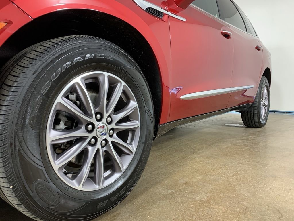 Used 2024 Buick Enclave Premium image 2