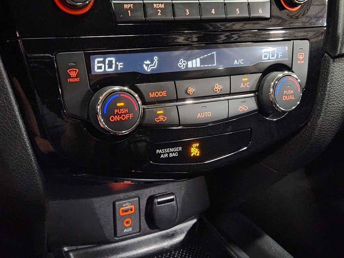 Used 2017 Nissan Rogue SV w/ SV Family Package FWD image 38
