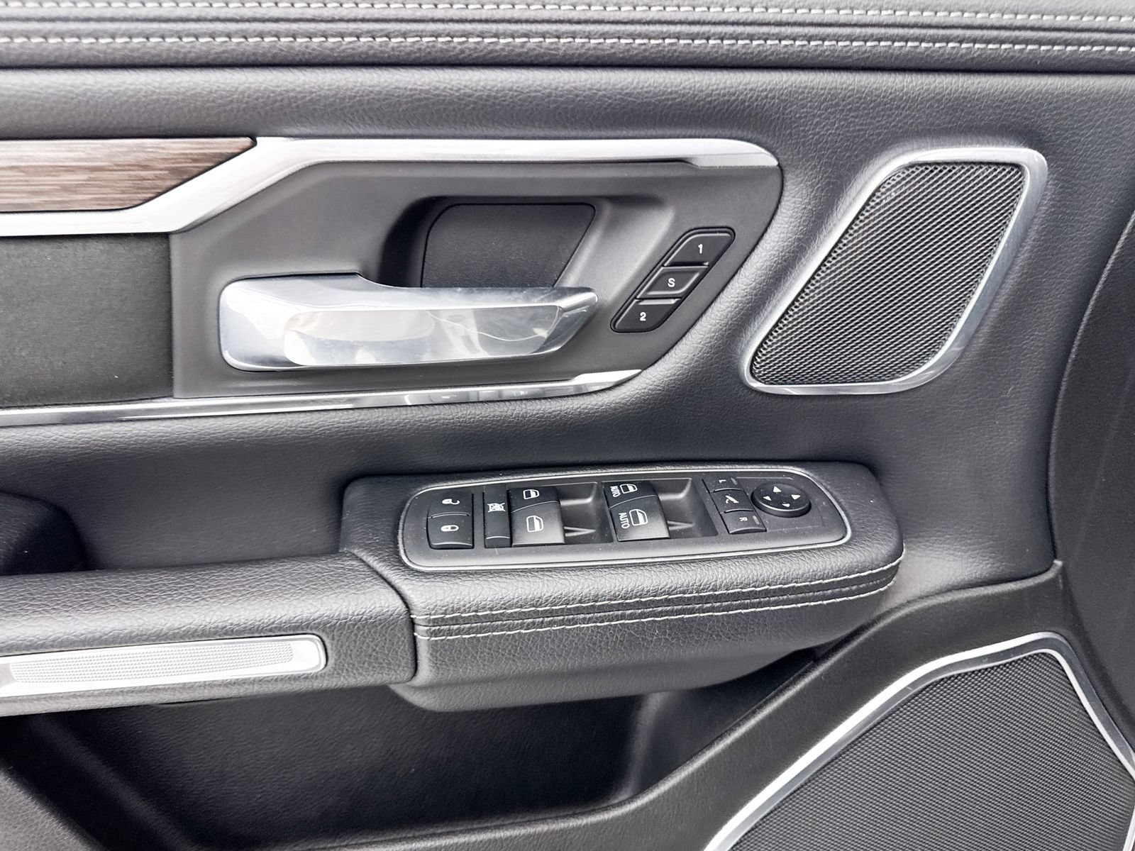 Used 2019 RAM 1500 Laramie AWD/4WD image 26
