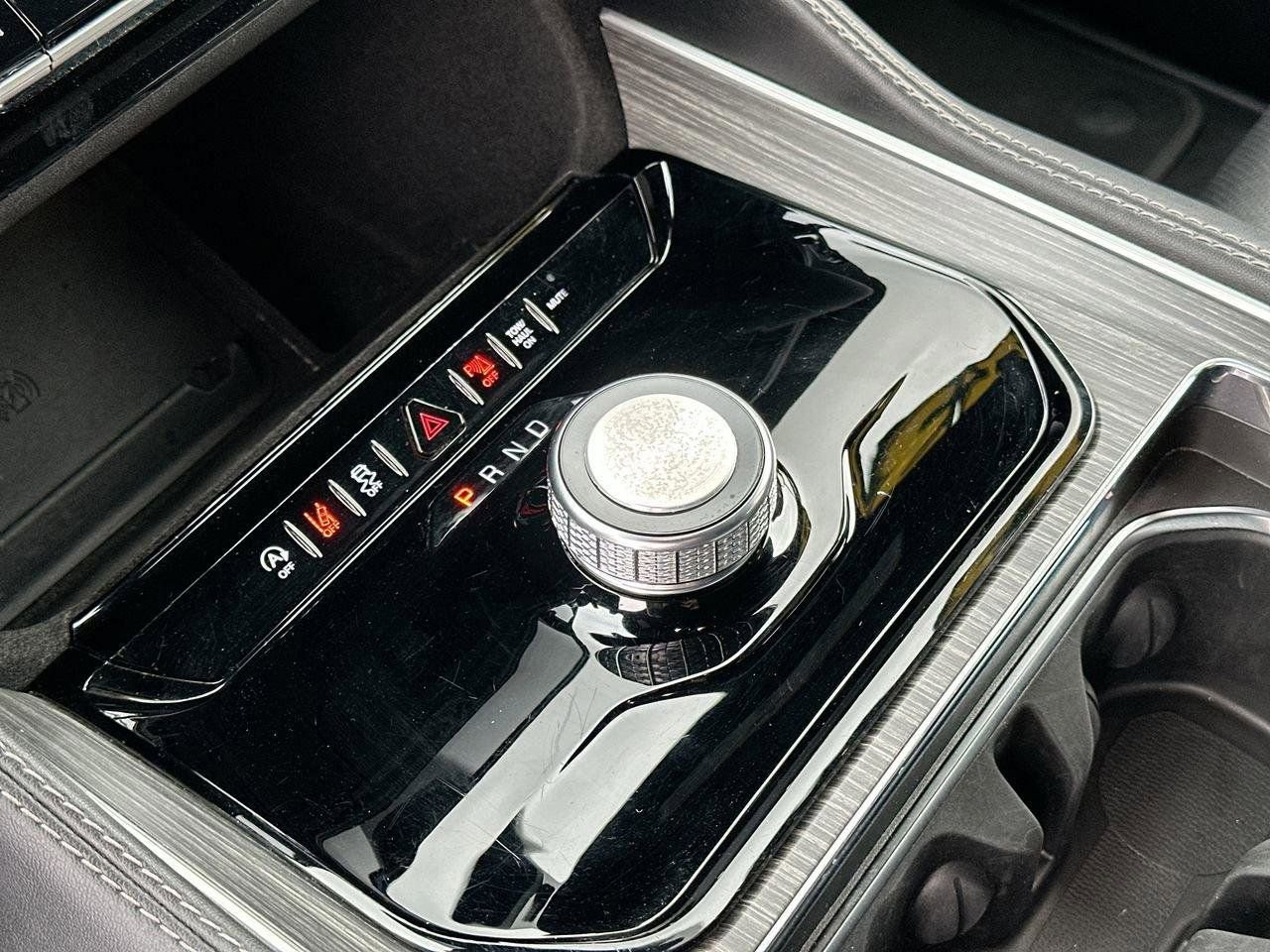 Used 2023 Jeep Wagoneer Series III w/ Preferred Equipment Group image 25