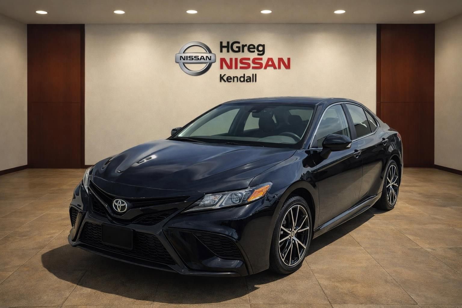 Used 2021 Toyota Camry SE FWD image 3