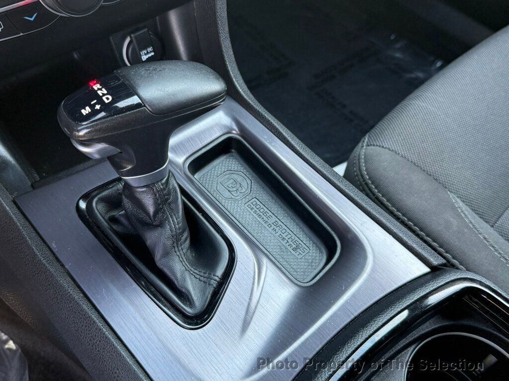 Used 2017 Dodge Charger SE w/ Blacktop Package image 30