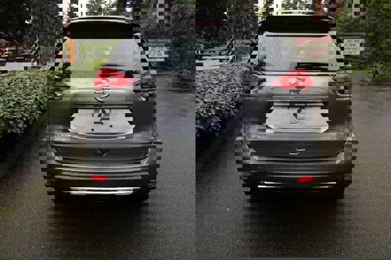 Used 2017 Nissan Rogue S image 12