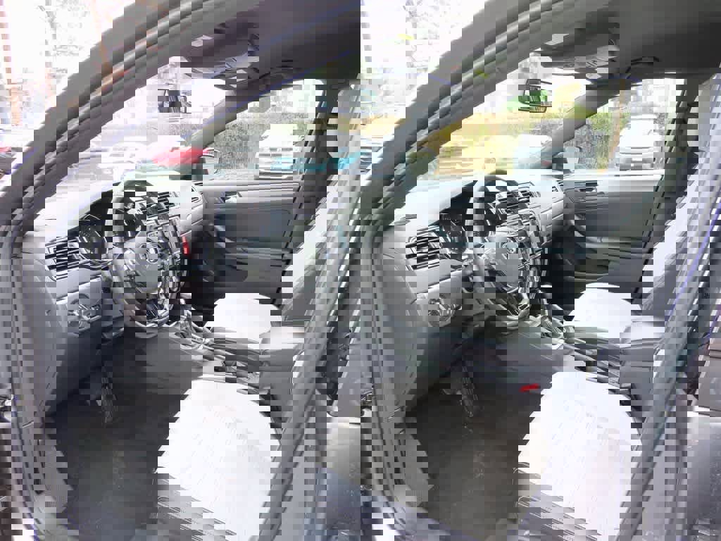 Used 2016 Volkswagen Jetta Sport w/ Lighting Package image 2