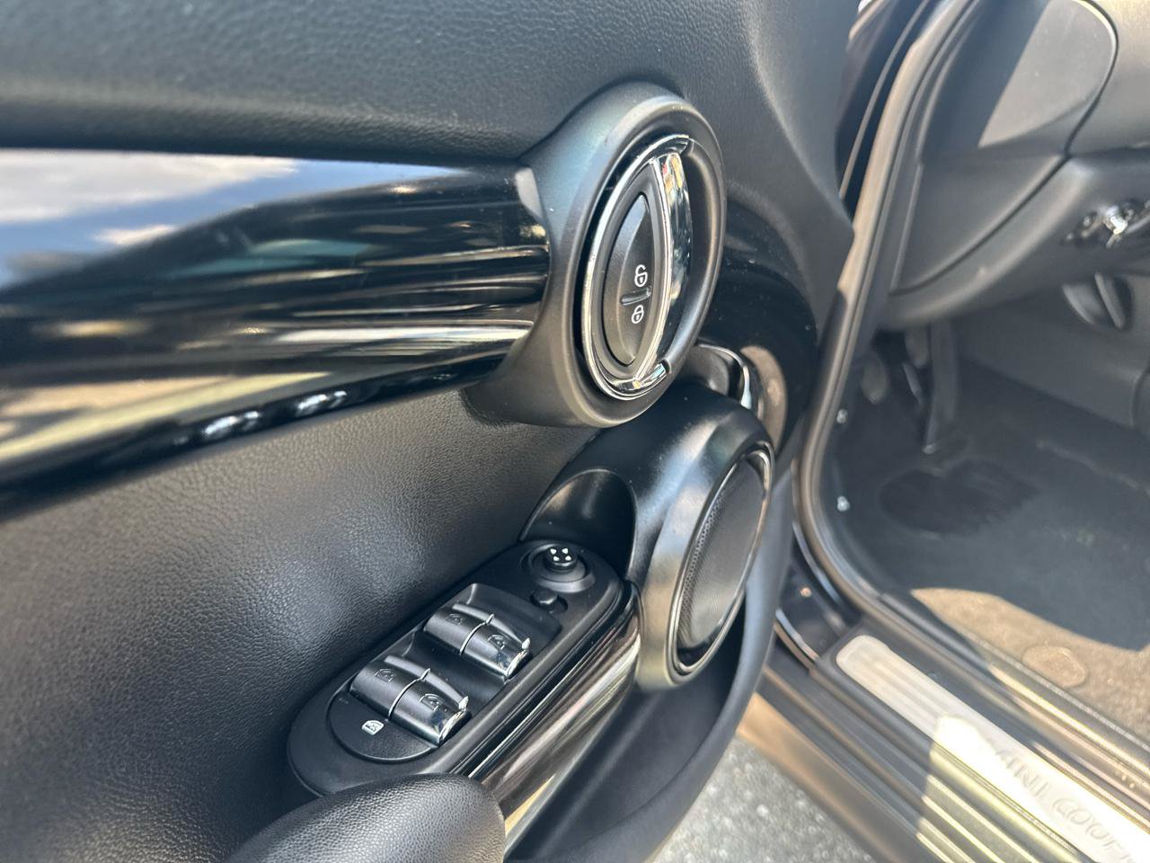 Used 2018 MINI Cooper S FWD image 23