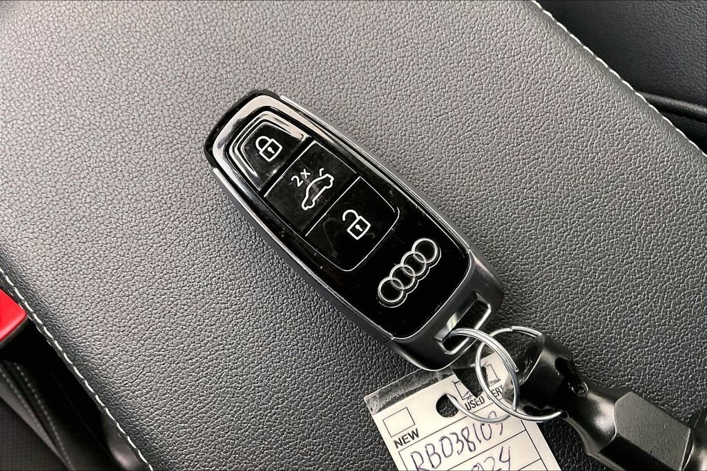 Used 2024 Audi Q8 e-tron Premium Plus w/ Premium Plus Package image 13
