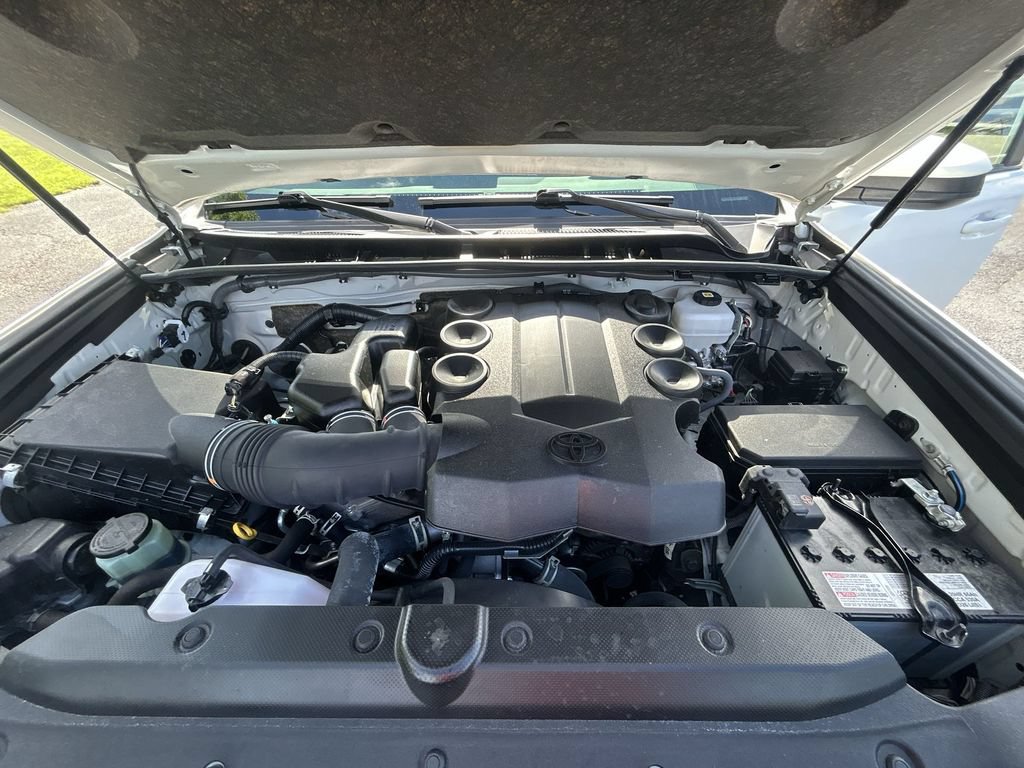 Used 2023 Toyota 4Runner SR5 AWD/4WD image 32