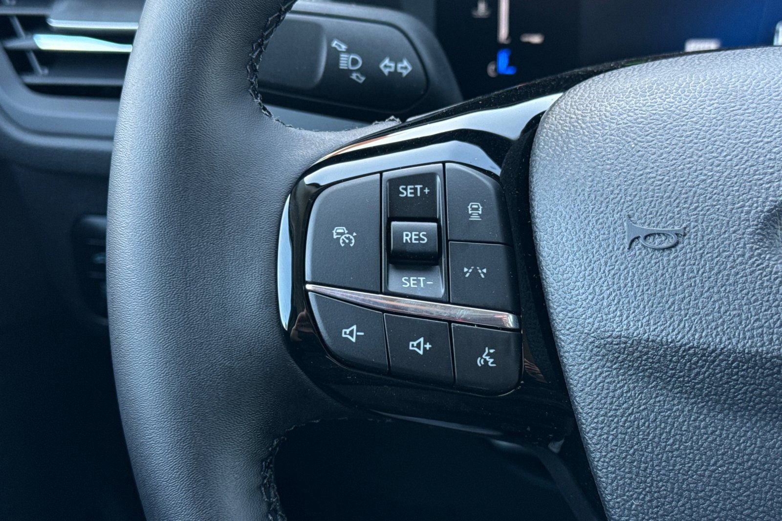 New 2025 Ford Escape SE image 29